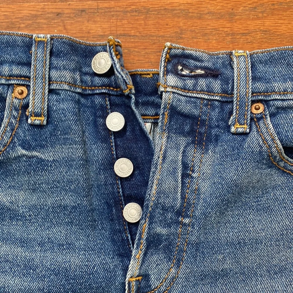 Levi’s denim shorts - Picture 2 of 4